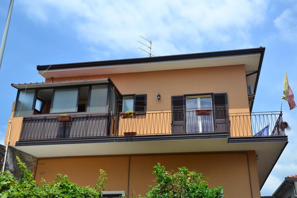 B&B Terra Niura Николози Екстериор снимка