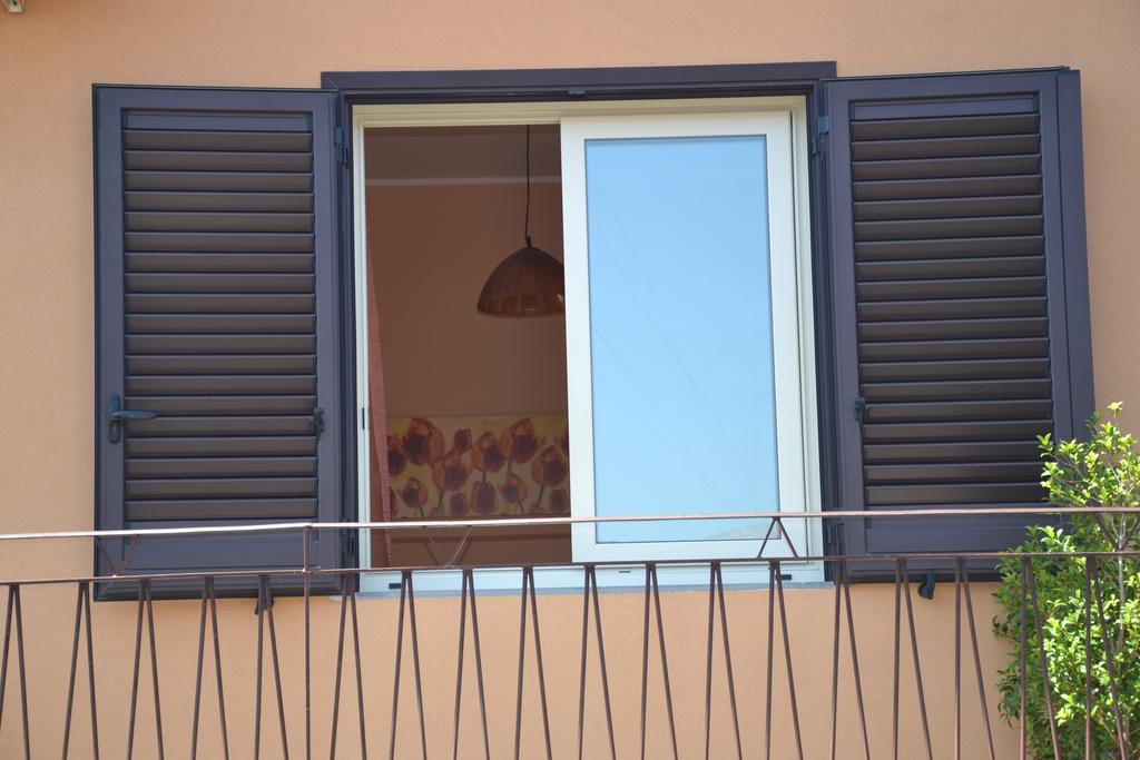 B&B Terra Niura Николози Екстериор снимка