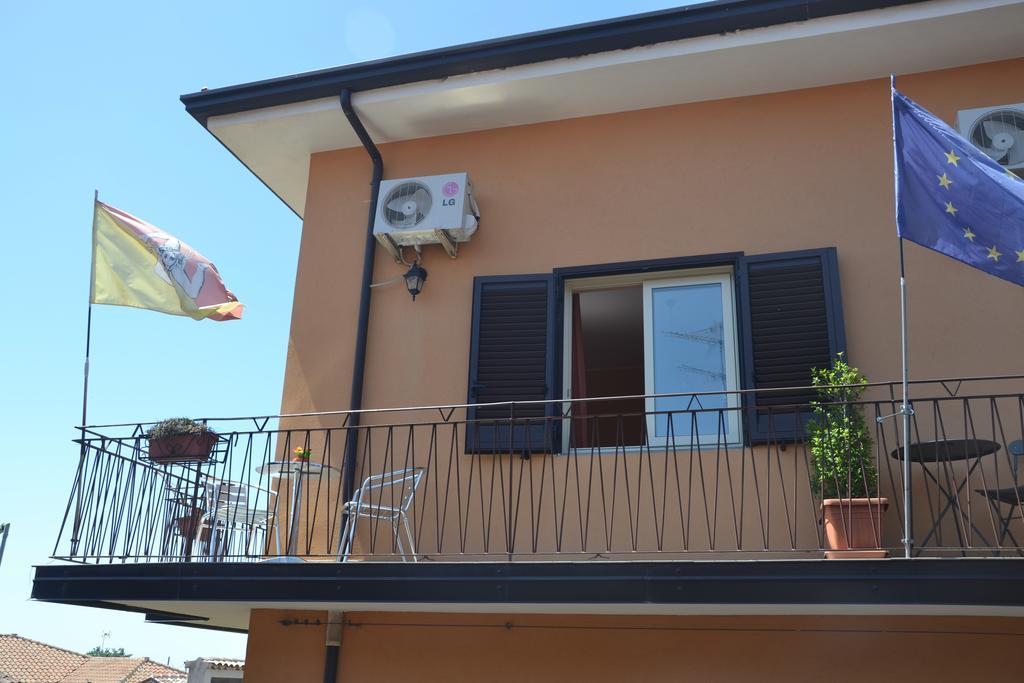B&B Terra Niura Николози Екстериор снимка