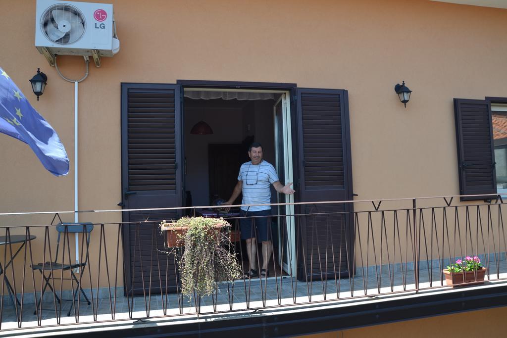 B&B Terra Niura Николози Екстериор снимка