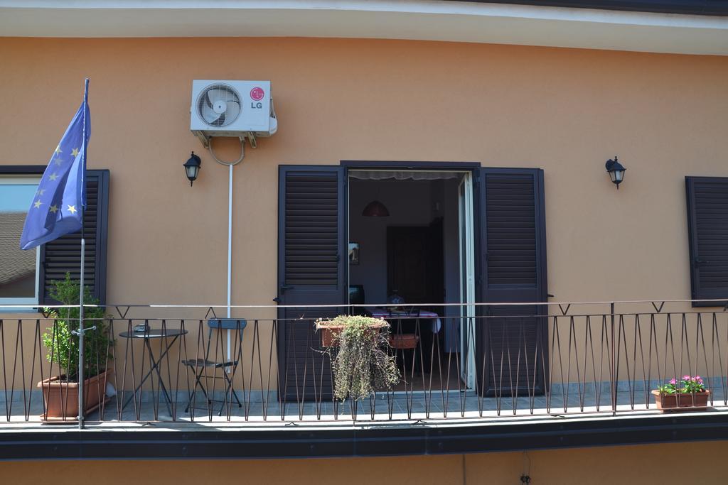 B&B Terra Niura Николози Екстериор снимка