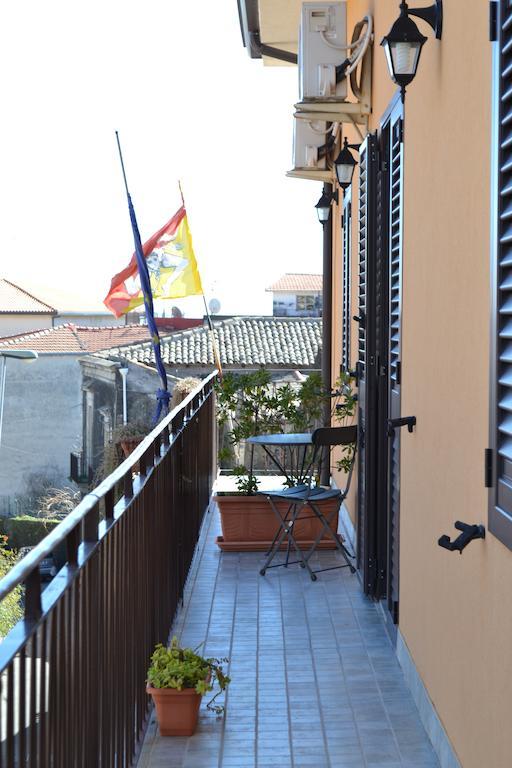 B&B Terra Niura Николози Екстериор снимка