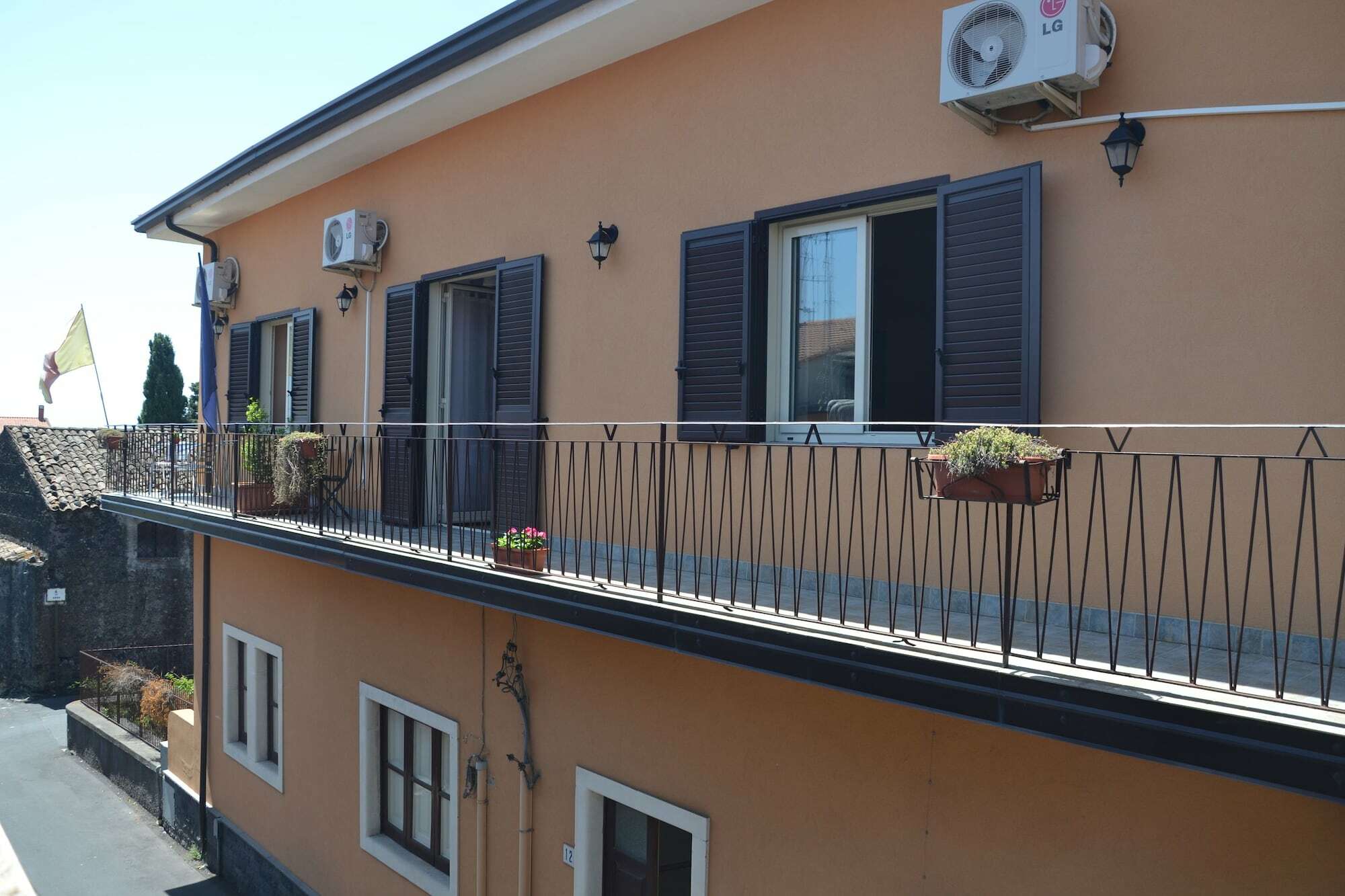 B&B Terra Niura Николози Екстериор снимка