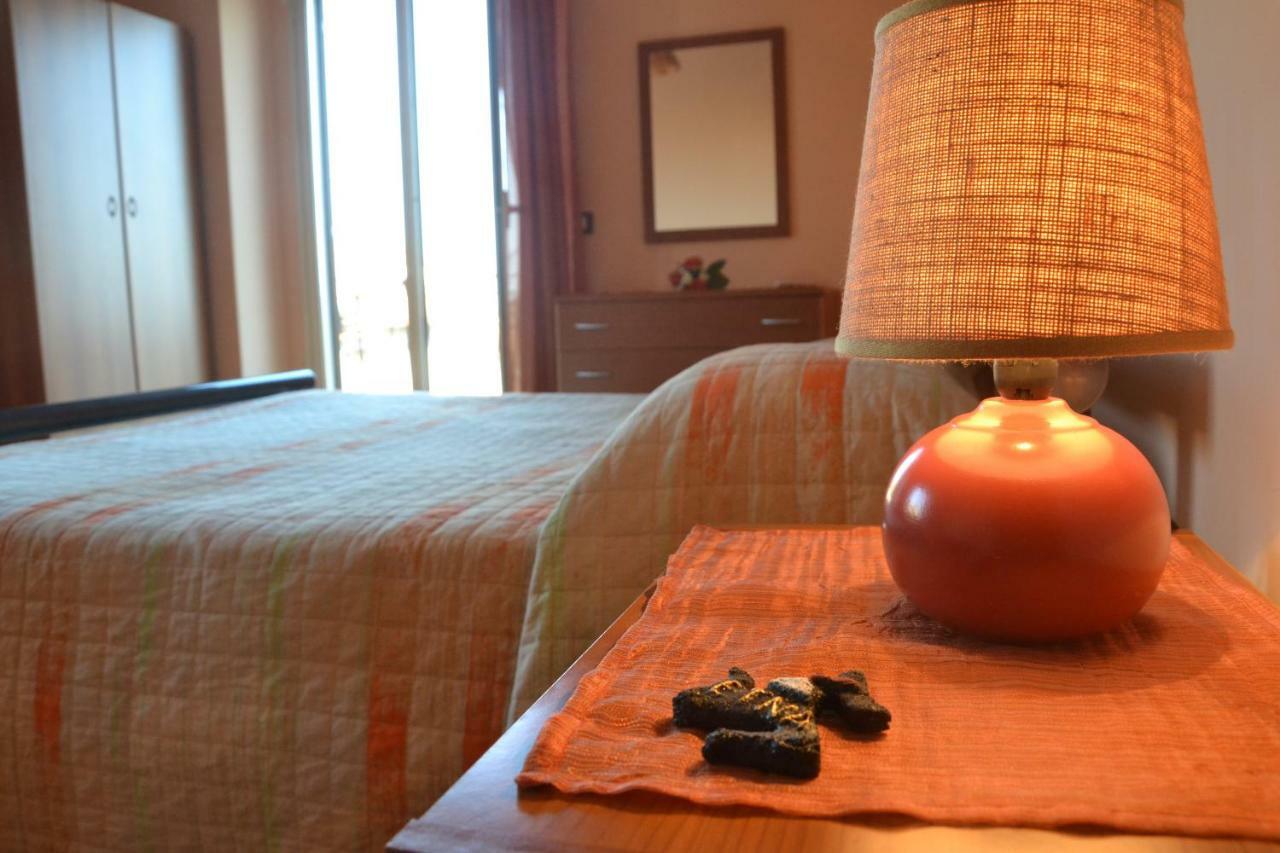 B&B Terra Niura Николози Екстериор снимка