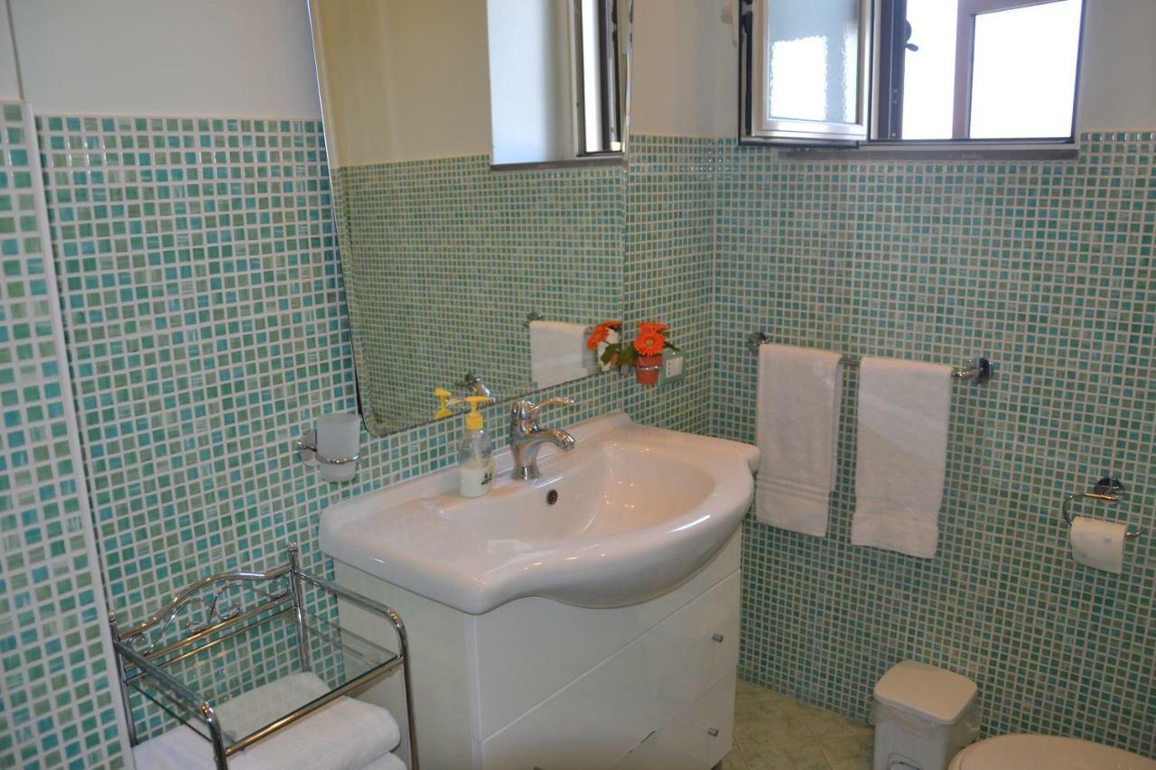 B&B Terra Niura Николози Екстериор снимка